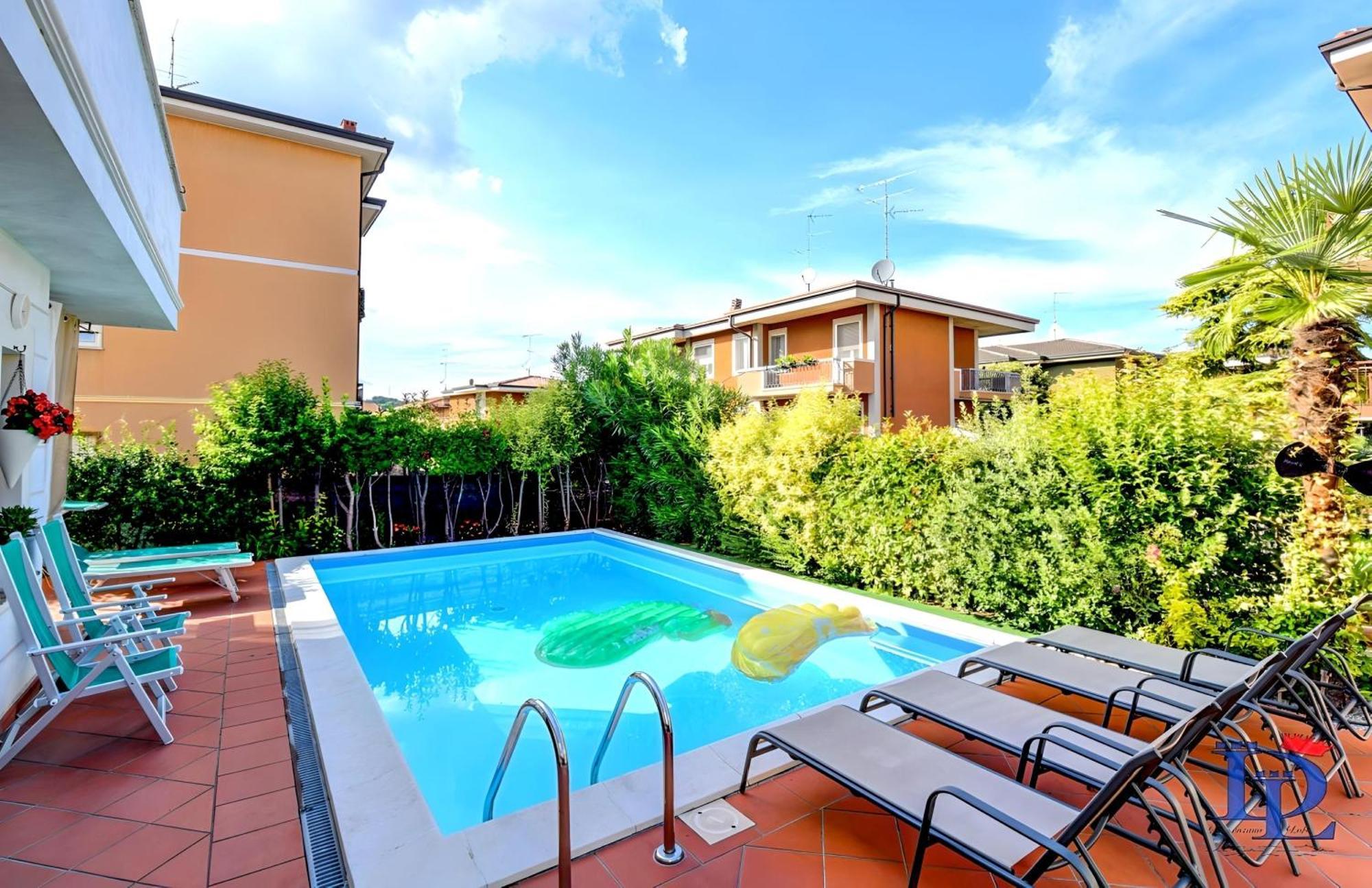 Desenzanoloft Official Partner Marriott Homes & Villas - Garden & Pool Desenzano del Garda Exterior photo